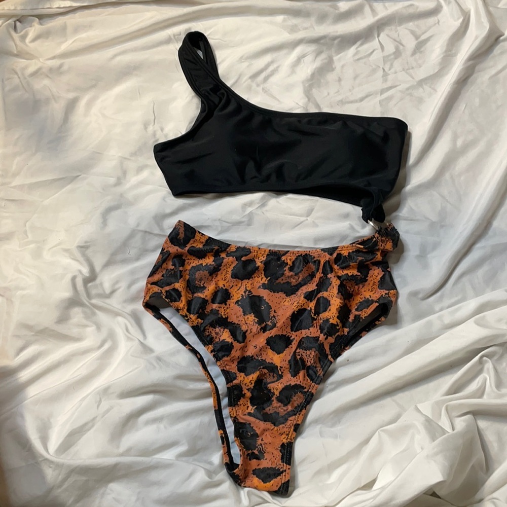 🔴 Black and brown cutout swimsuit M